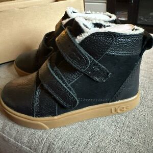 Little kids Ugg